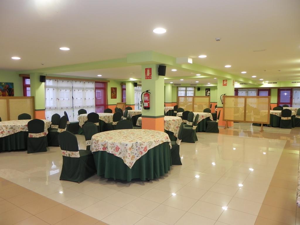 Hotel Restaurante Pizzeria Abc Laracha Extérieur photo