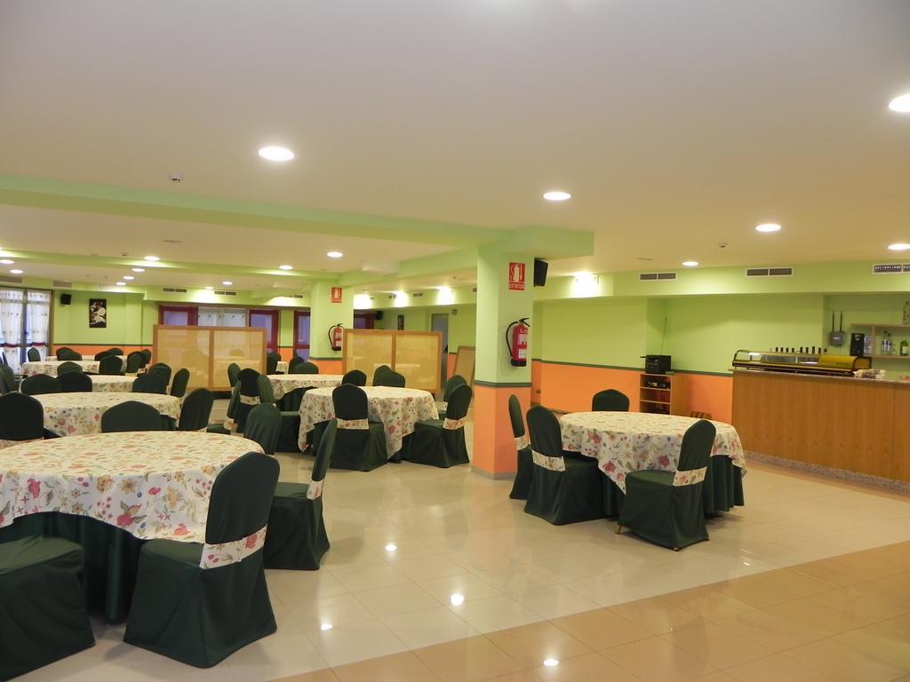 Hotel Restaurante Pizzeria Abc Laracha Extérieur photo